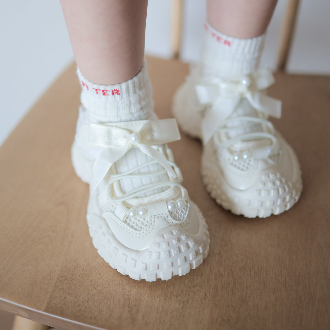 思わず「どこで買ったの？」って聞かれちゃう可愛さ♡パール×リボンのスニーカーサンダル