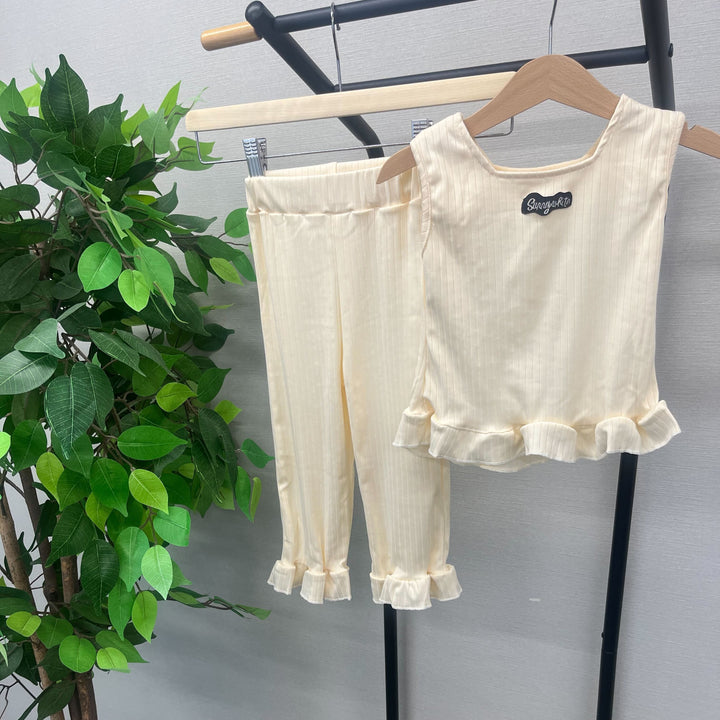 【即納※3-5営業日程度で発送予定】【サイズ：100】フリルヘムリブセットアップ