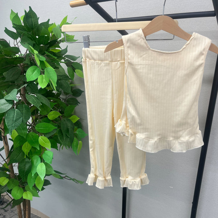 【即納※3-5営業日程度で発送予定】【サイズ：100】フリルヘムリブセットアップ