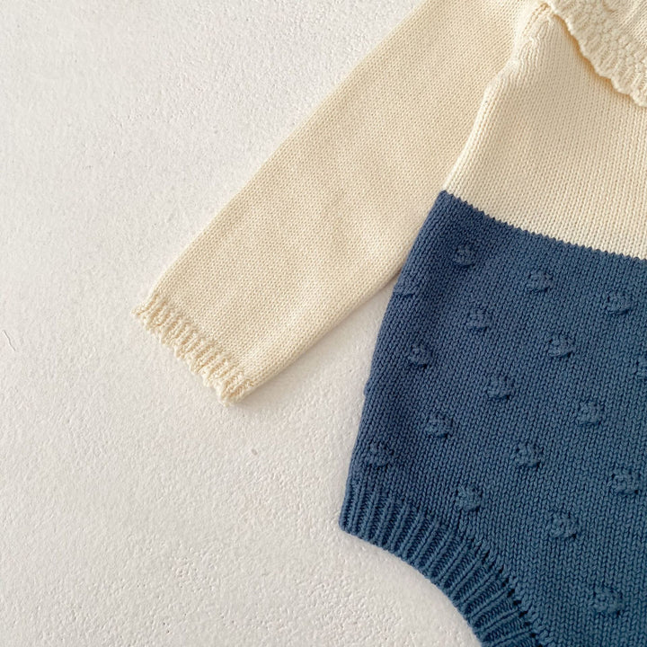 【73-90】ラッフルカラーニットロンパース