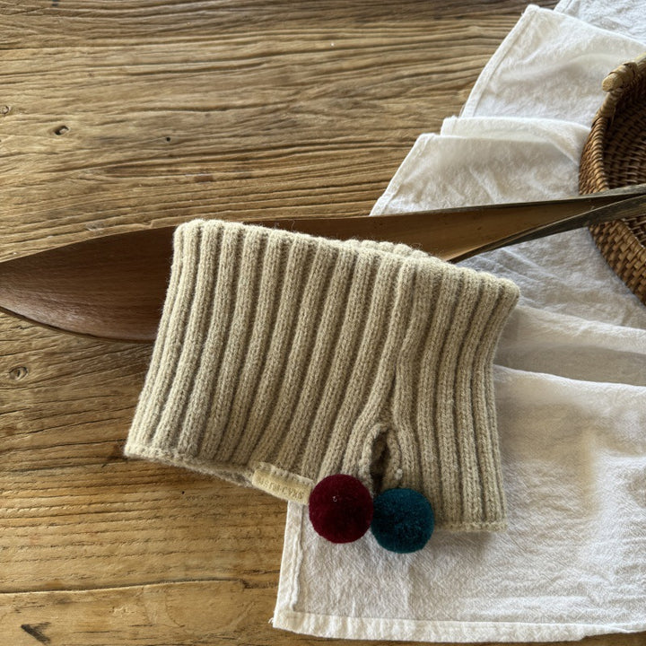 ポンポン付きニットネックウォーマー