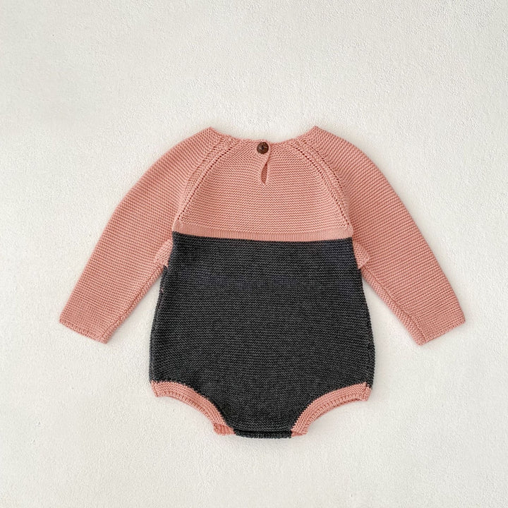 【73-90】バイカラーウエストフリルニットロンパース