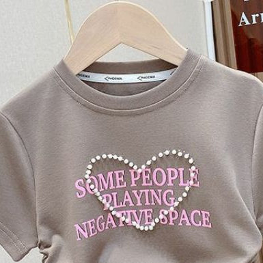 【110-150】ロゴ＆ハートシャーリングTシャツ