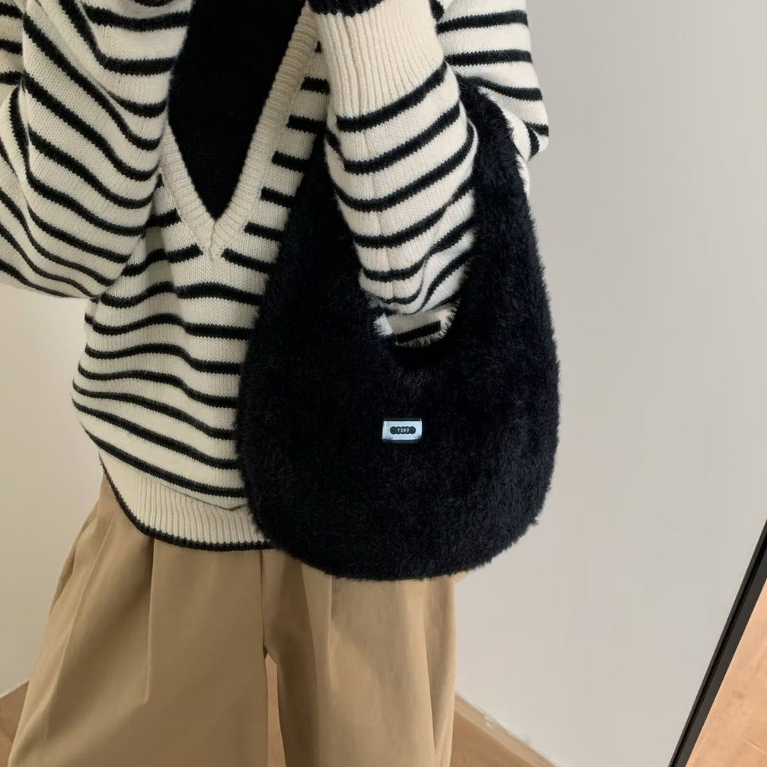 ハーフムーンハンドバッグ