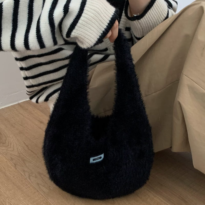 ハーフムーンハンドバッグ