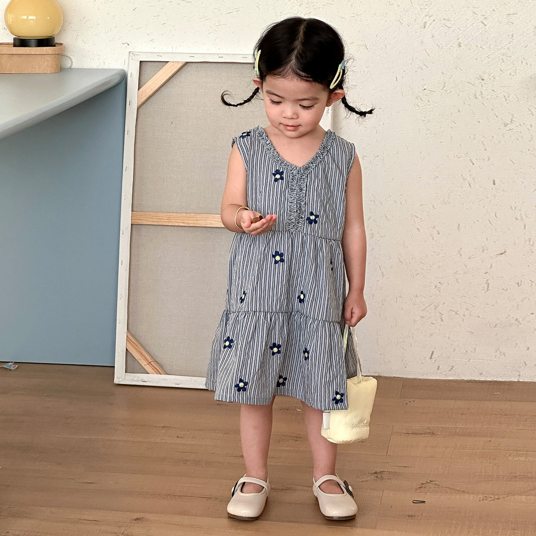 【80-150】花柄刺繍デザインノースリワンピース