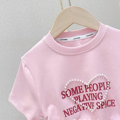 【110-150】ロゴ＆ハートシャーリングTシャツ