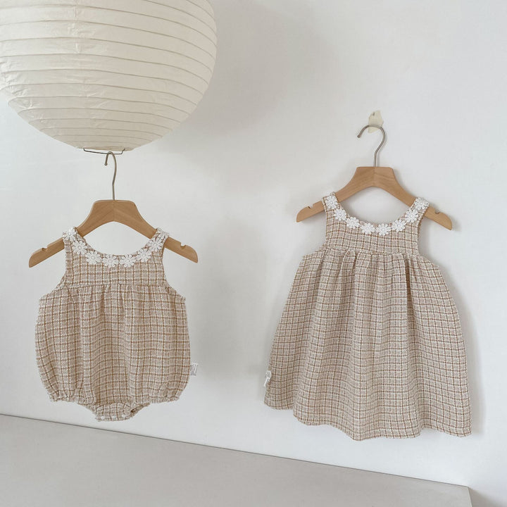 【80-130】フラワーモチーフチェック柄ワンピース