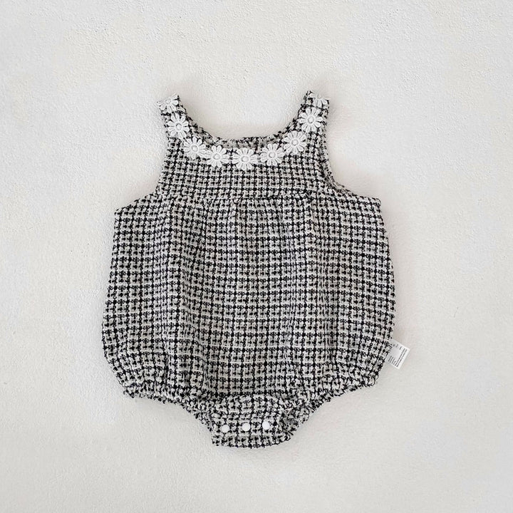 【73-90】フラワーモチーフチェック柄ロンパース