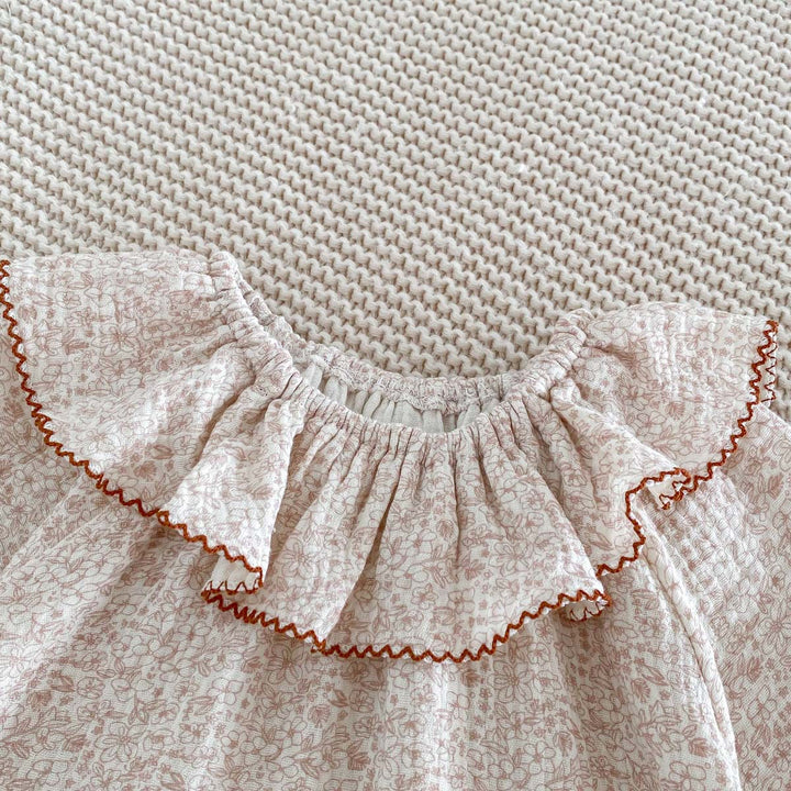 【73-90】ラッフルカラー小花柄ロンパース