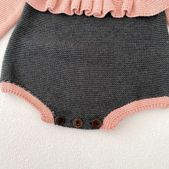 【73-90】バイカラーウエストフリルニットロンパース