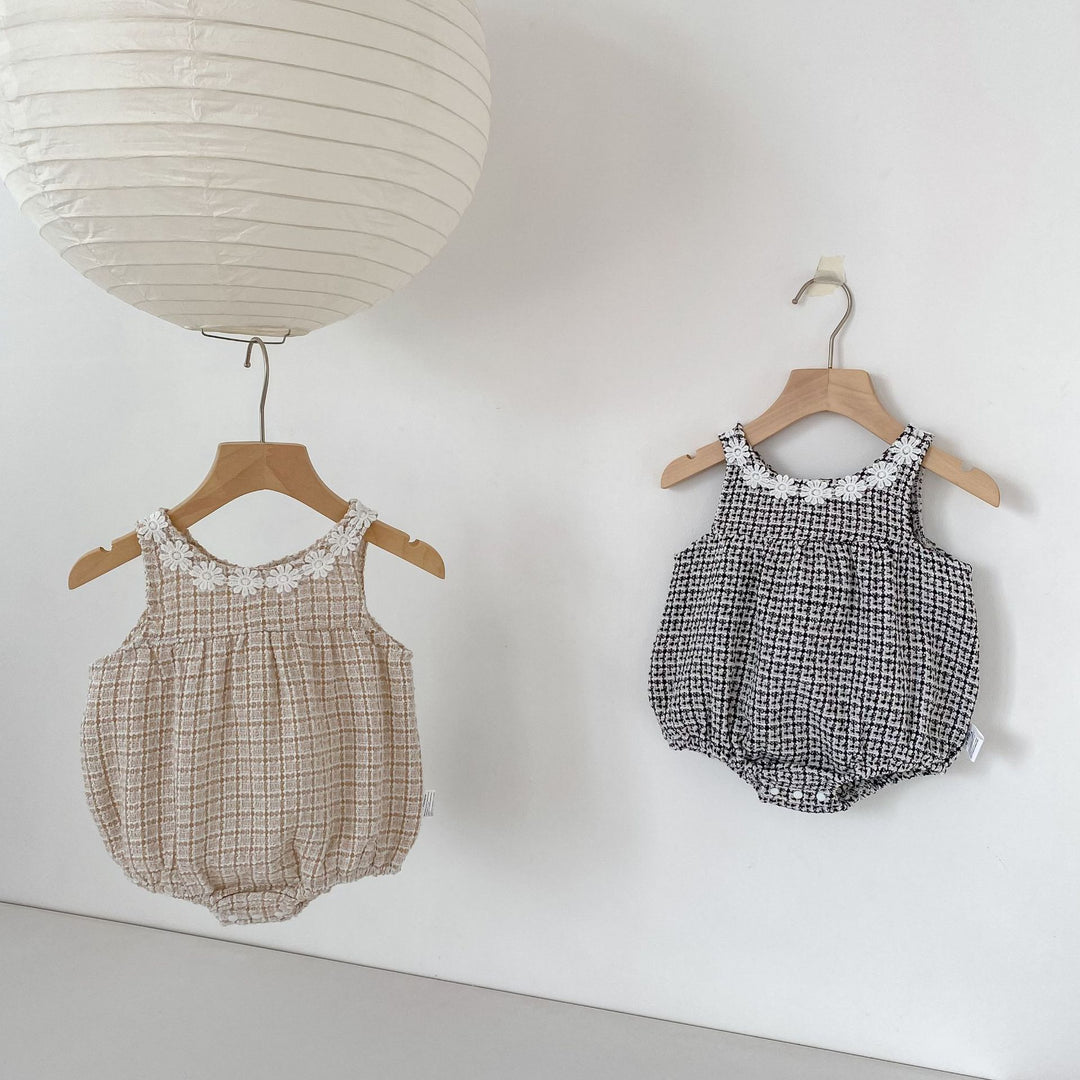 【73-90】フラワーモチーフチェック柄ロンパース