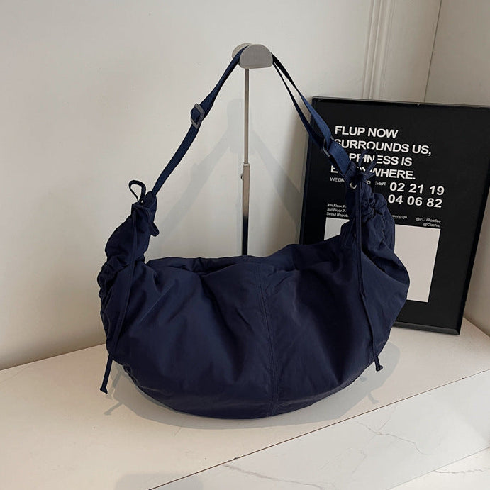 三日月形ショルダーバッグ