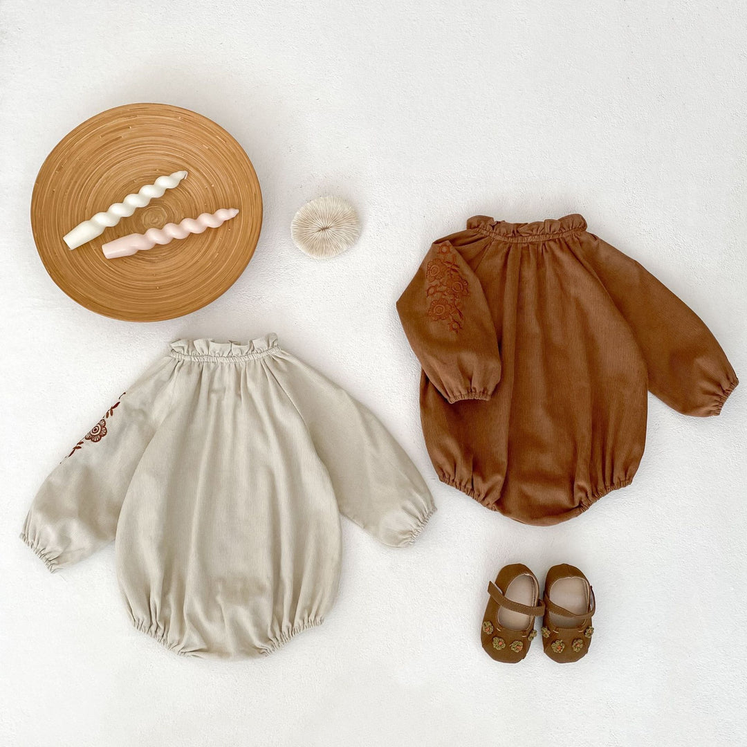 【73-90】袖刺繍長袖ロンパース