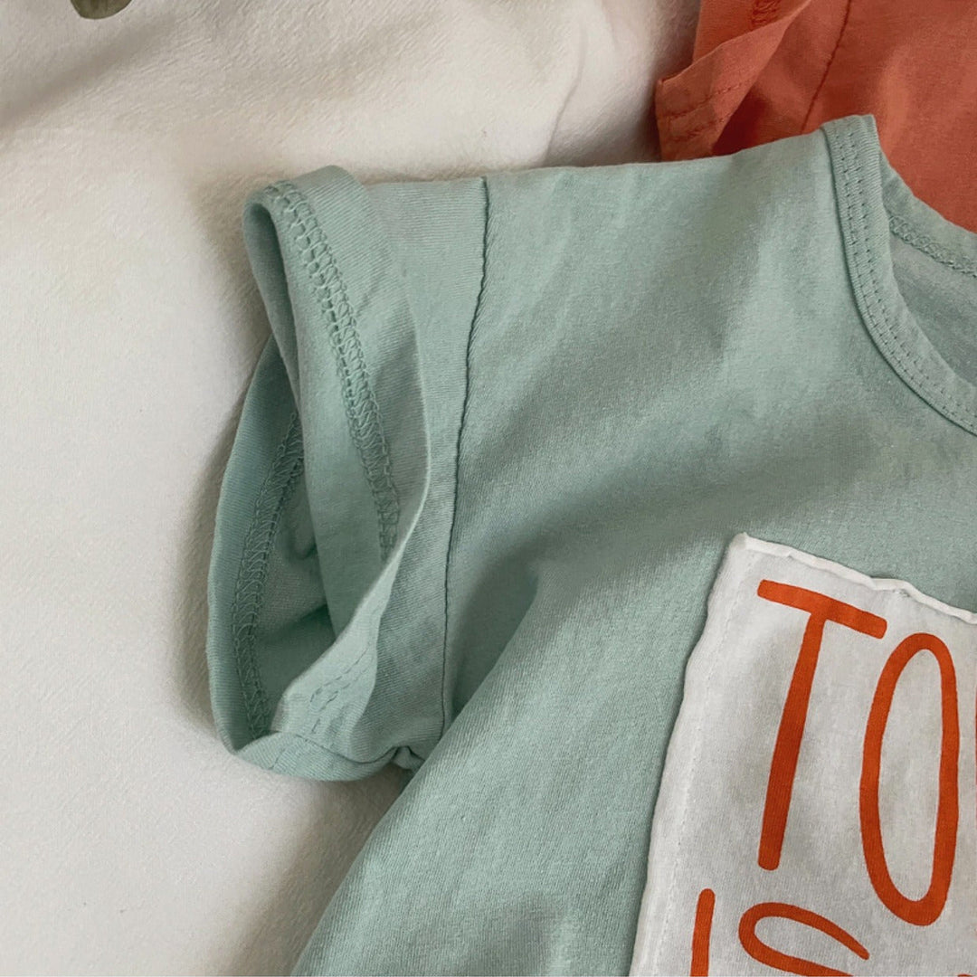 【80-120】ビッグ英字ロゴワッペンTシャツ