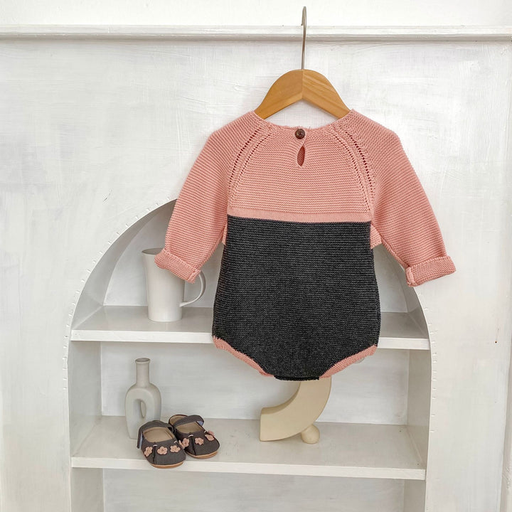 【73-90】バイカラーウエストフリルニットロンパース