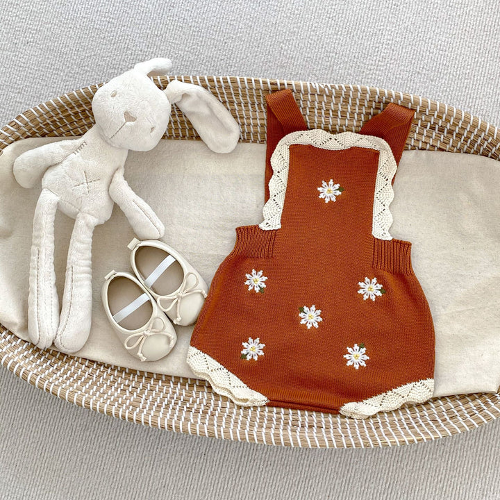 【baby＆kids】フラワー刺繍ニットサロペット